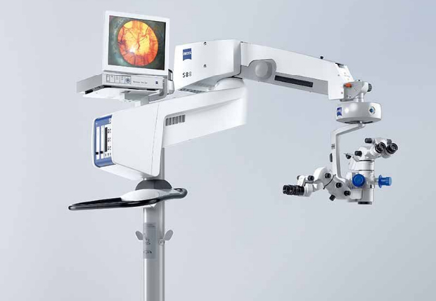 手術顕微鏡 OPMI Lumera T（カールツァイス社）